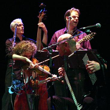 Charivari Plus | Featuring Janos Koolen en Volver Afbeelding behorende bij Charivari Plus
